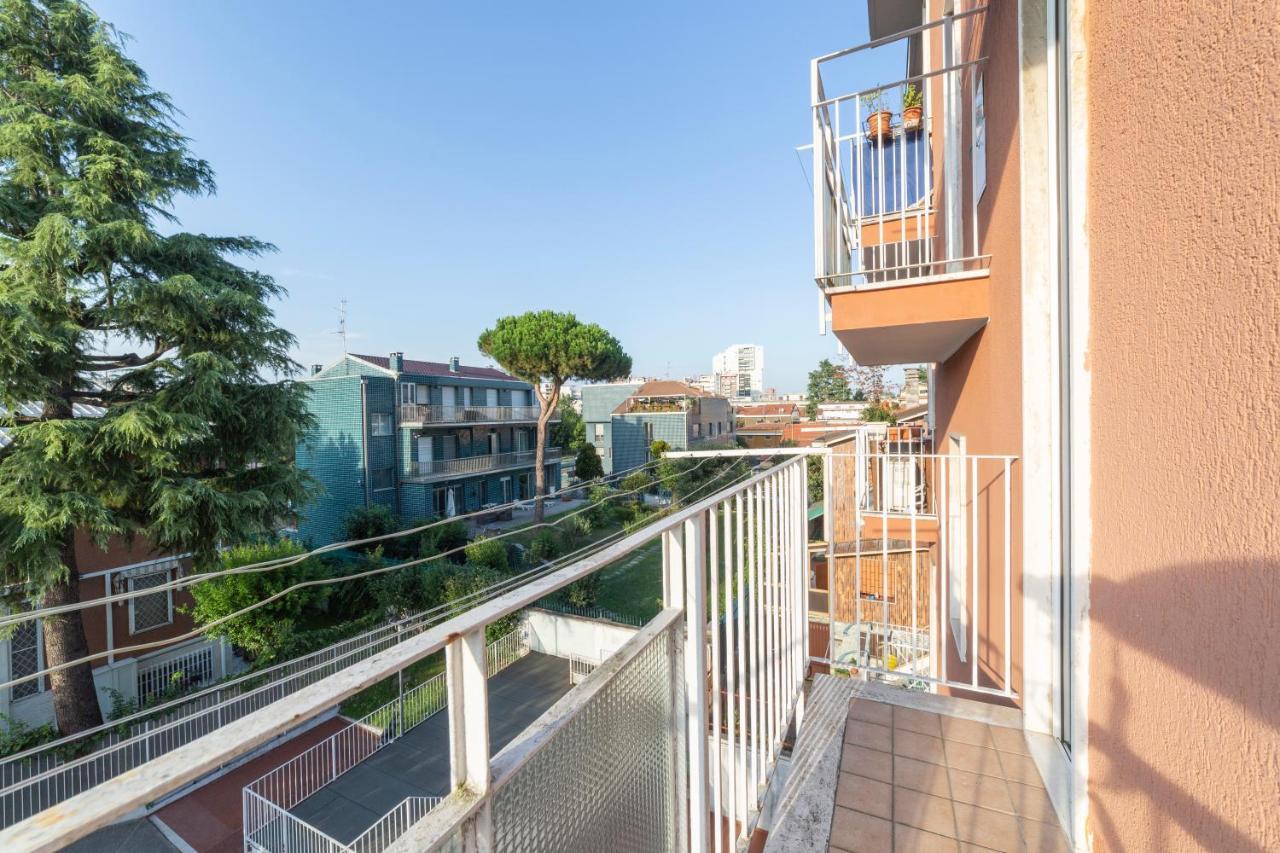 Precotto Comfortable Flat With Balcony Apartment Milan Exterior photo